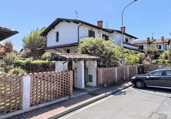 casa indipendente in vendita ad Assago