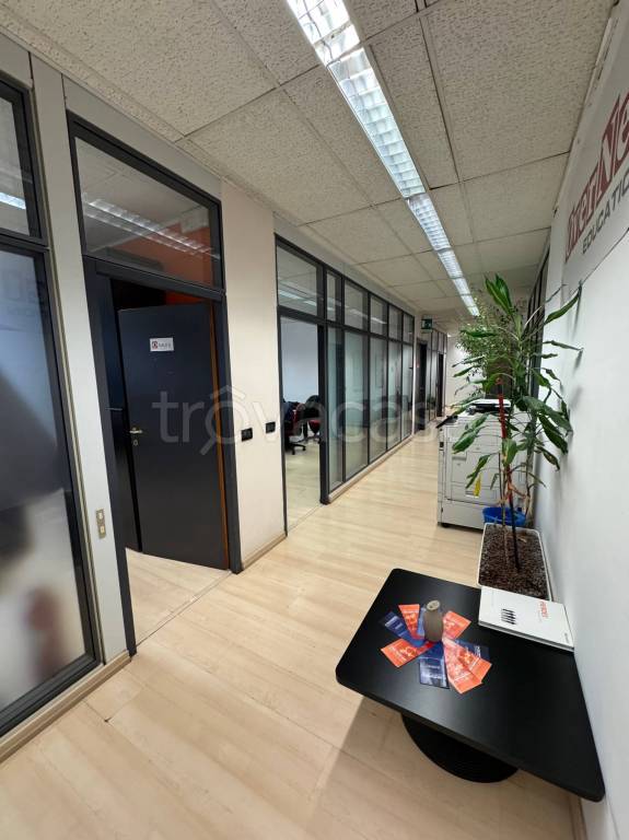 ufficio in vendita ad Assago