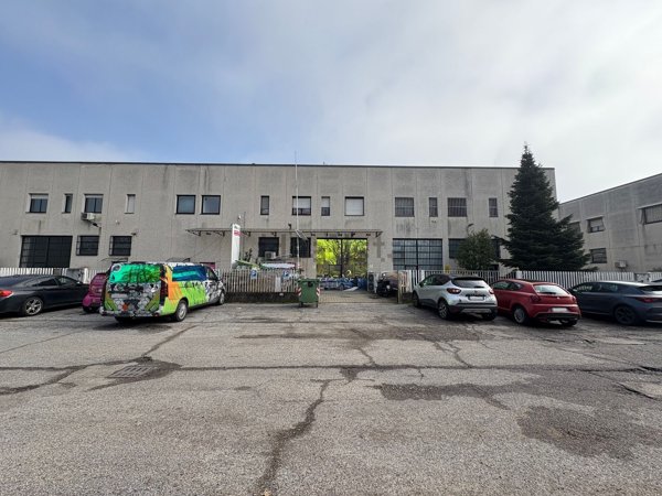 capannone in vendita ad Assago