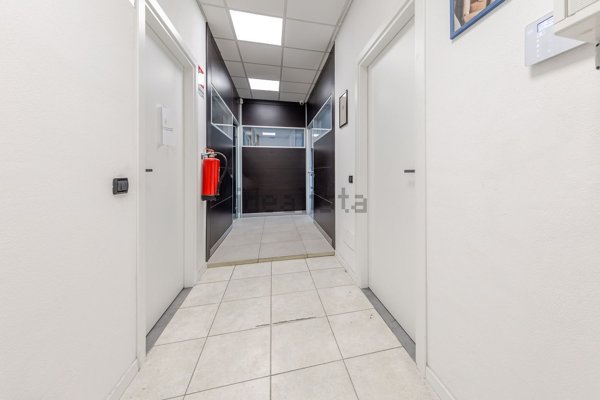 ufficio in vendita ad Assago