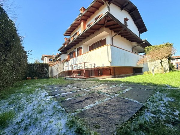 casa indipendente in vendita ad Assago