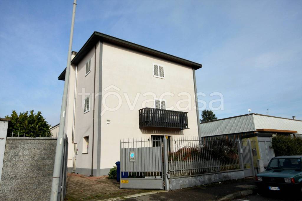 casa indipendente in vendita ad Assago