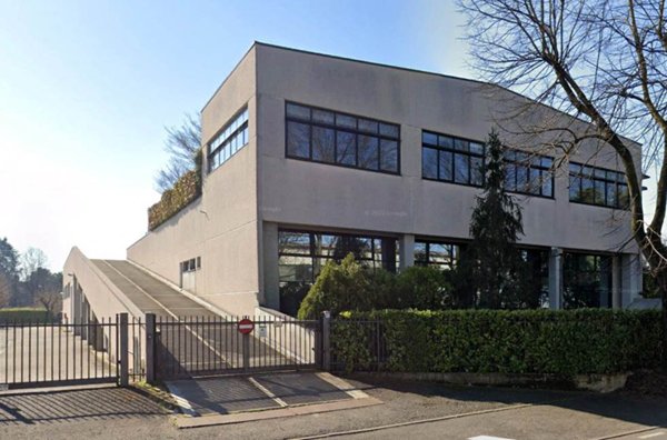 locale di sgombero in vendita ad Assago