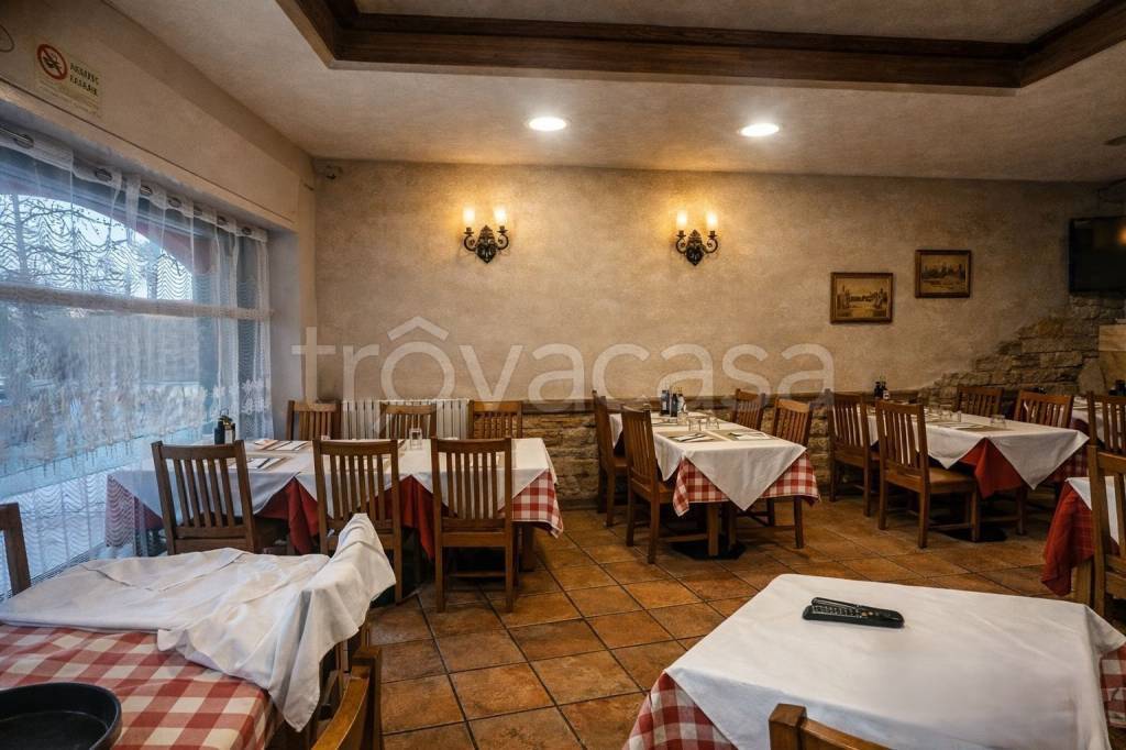 negozio in vendita ad Assago