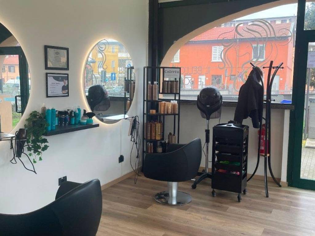 negozio in vendita ad Assago