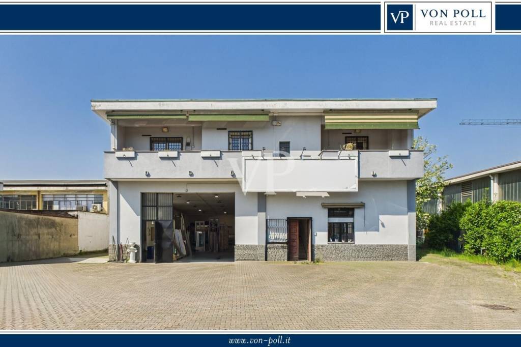 locale commerciale in vendita ad Assago