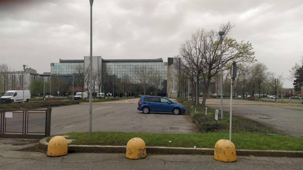 locale di sgombero in vendita ad Assago