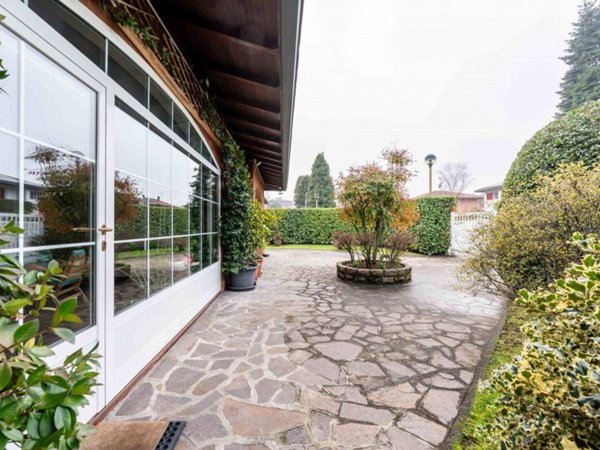 casa indipendente in vendita ad Assago