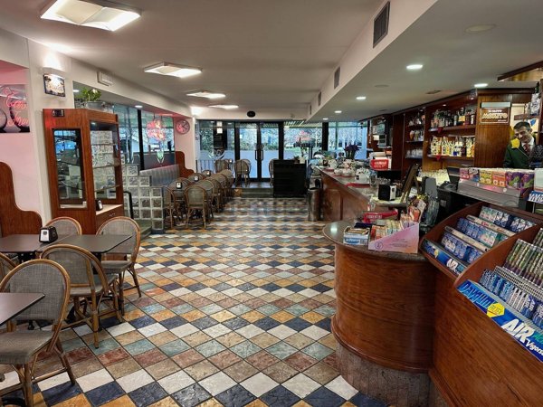 negozio in vendita ad Assago