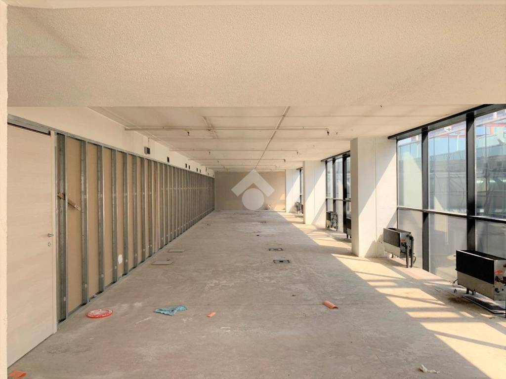 ufficio in vendita ad Assago