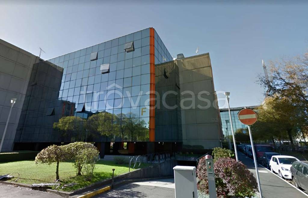 negozio in vendita ad Assago