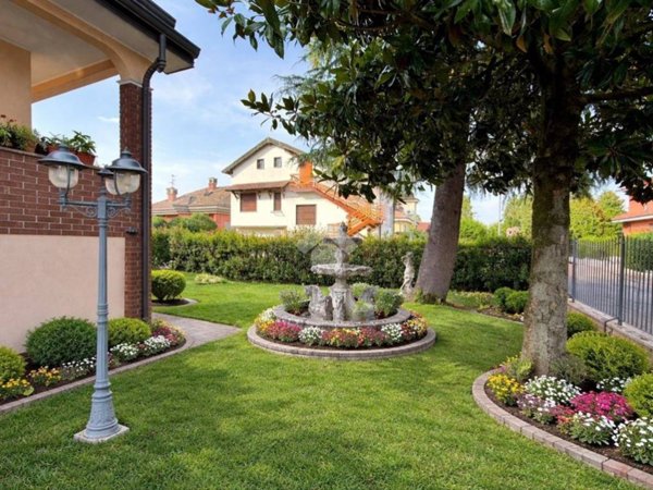 casa indipendente in vendita ad Assago