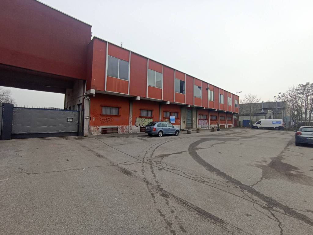 intera palazzina in vendita ad Assago