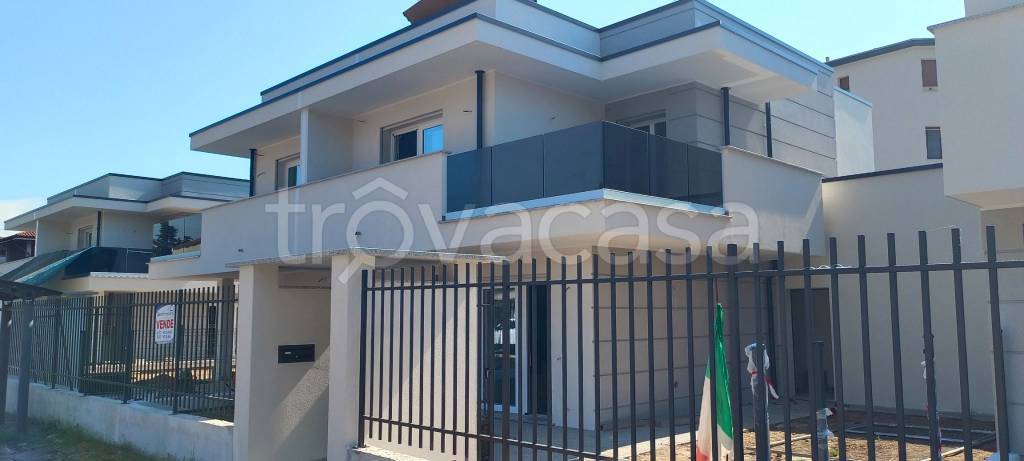 casa indipendente in vendita a Bareggio
