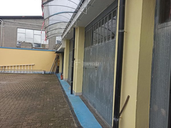 locale di sgombero in vendita a Bareggio