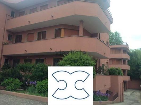 locale di sgombero in vendita a Bareggio