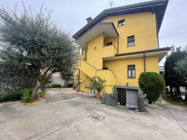 casa indipendente in vendita a Bareggio