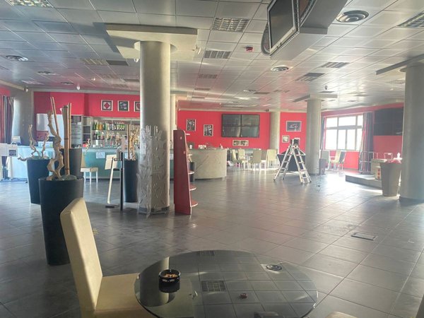 negozio in vendita a Bareggio