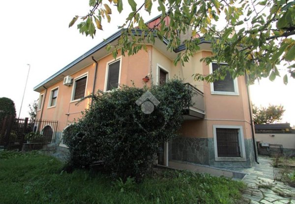 casa indipendente in vendita a Bareggio