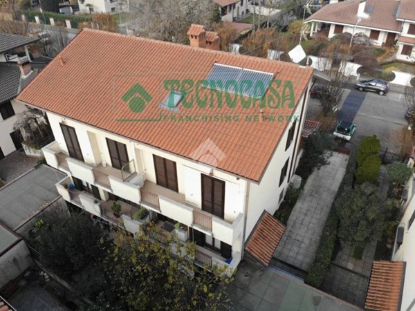 casa indipendente in vendita a Bareggio
