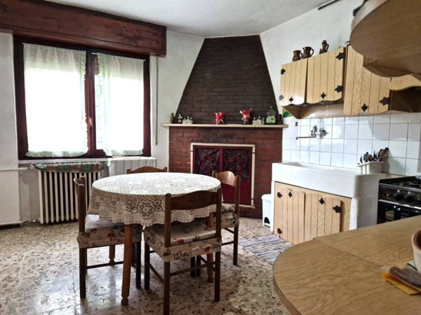 casa indipendente in vendita a Bareggio