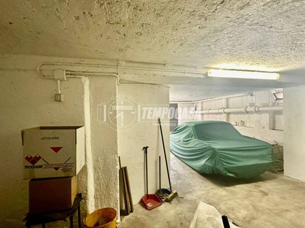 locale commerciale in vendita a Bareggio