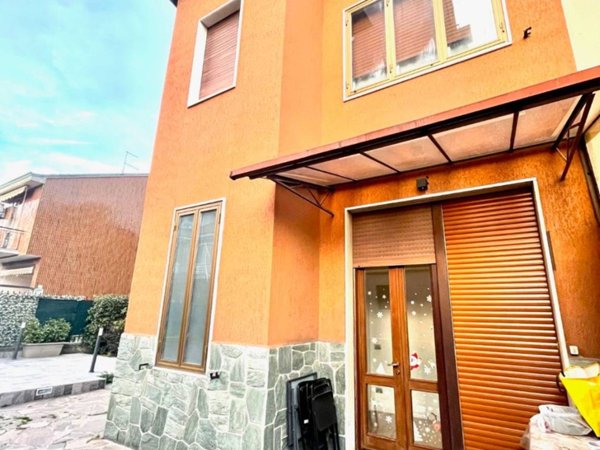 casa indipendente in vendita a Bareggio