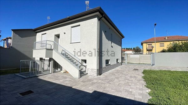 casa indipendente in vendita a Bareggio