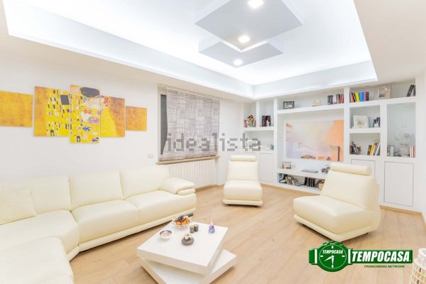 casa indipendente in vendita a Bareggio