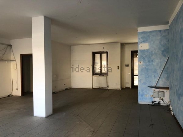 negozio in vendita a Bareggio