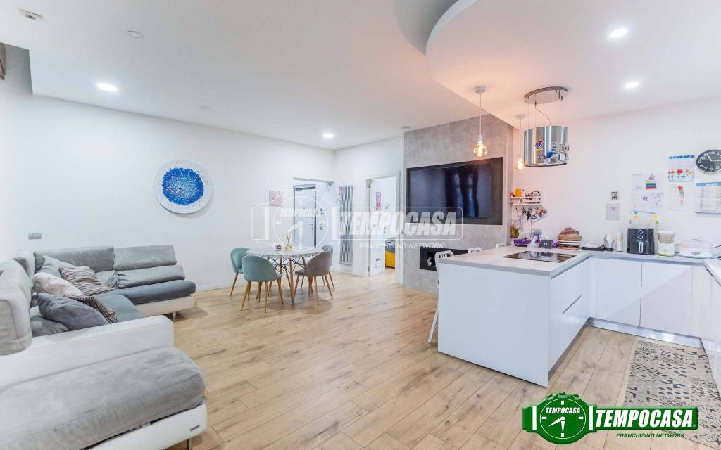 casa indipendente in vendita a Bareggio