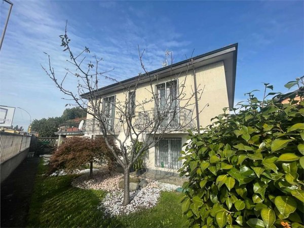 casa indipendente in vendita a Bareggio