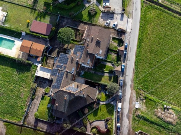 casa indipendente in vendita a Bareggio