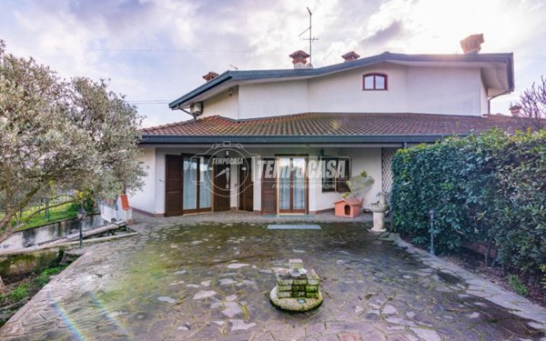 casa indipendente in vendita a Bareggio
