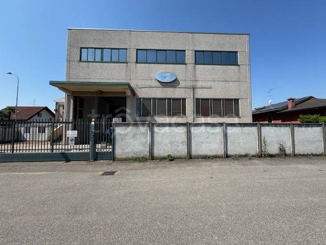locale commerciale in vendita a Bareggio