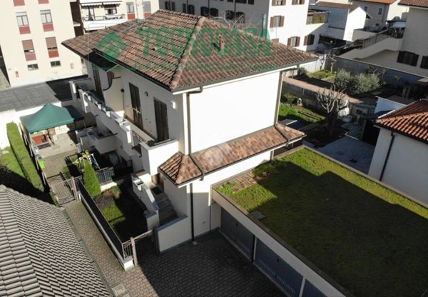 casa indipendente in vendita a Bareggio