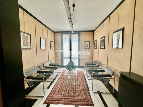 ufficio in vendita a Bareggio