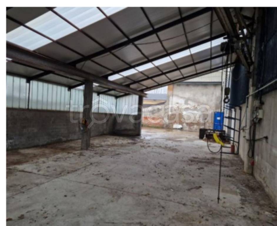 negozio in vendita a Bareggio