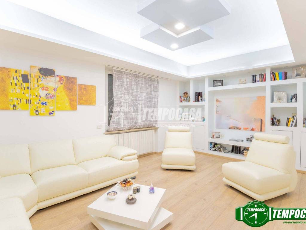casa indipendente in vendita a Bareggio