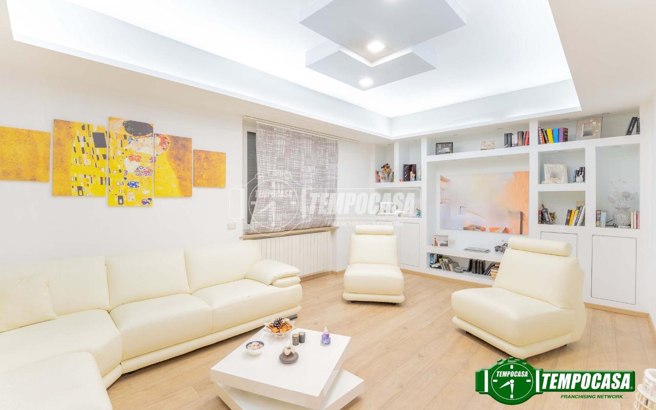 casa indipendente in vendita a Bareggio