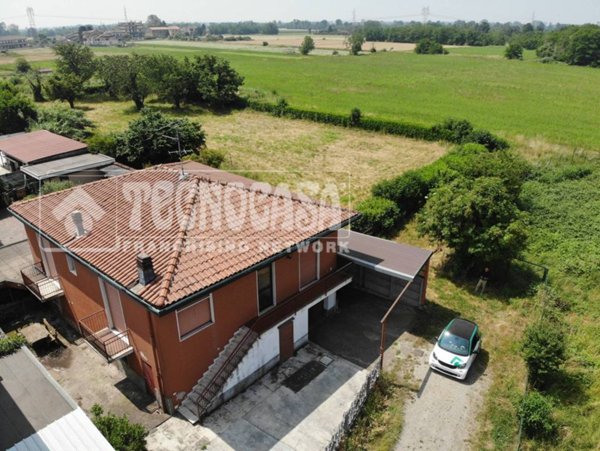 casa indipendente in vendita a Bareggio