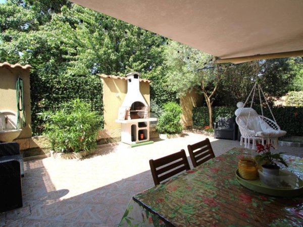 casa indipendente in vendita a Bareggio