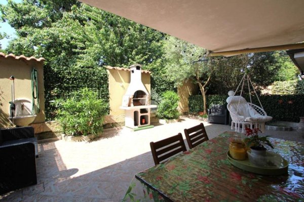 casa indipendente in vendita a Bareggio