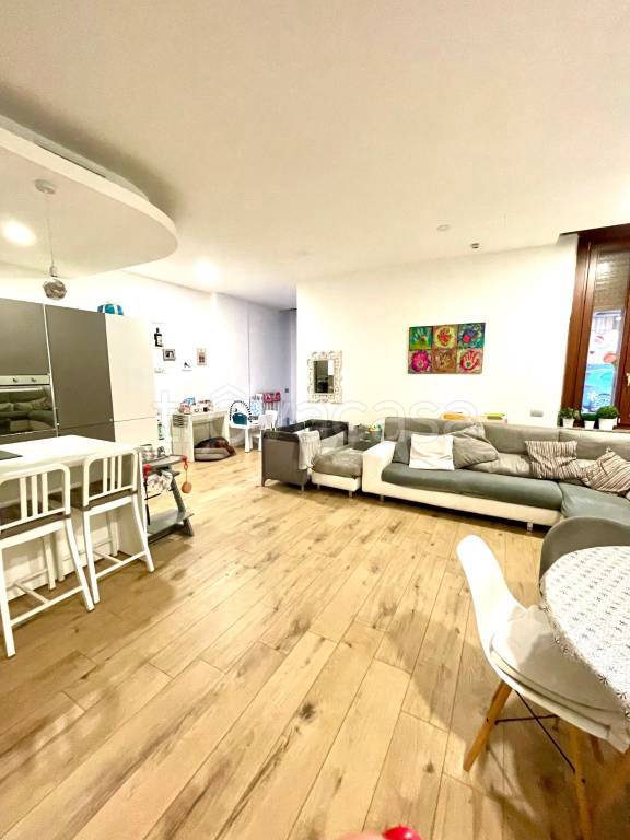 casa indipendente in vendita a Bareggio