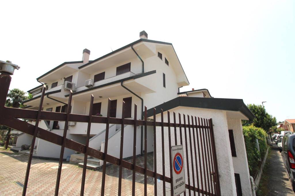 casa indipendente in vendita a Bareggio