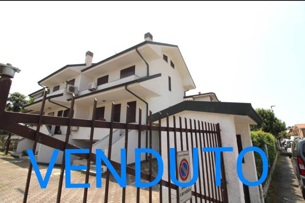 casa indipendente in vendita a Bareggio