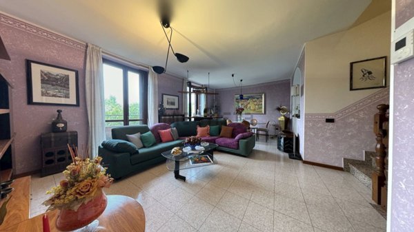 casa indipendente in vendita a Bareggio