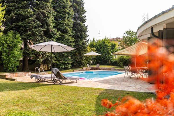 casa indipendente in vendita a Bareggio