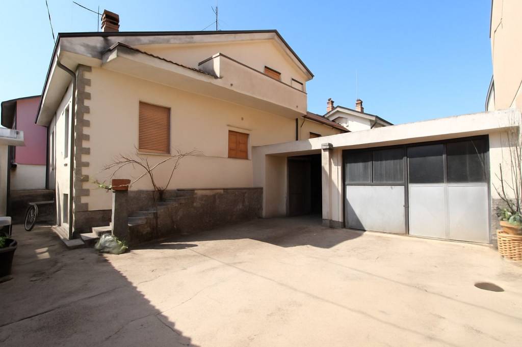 casa indipendente in vendita a Bareggio