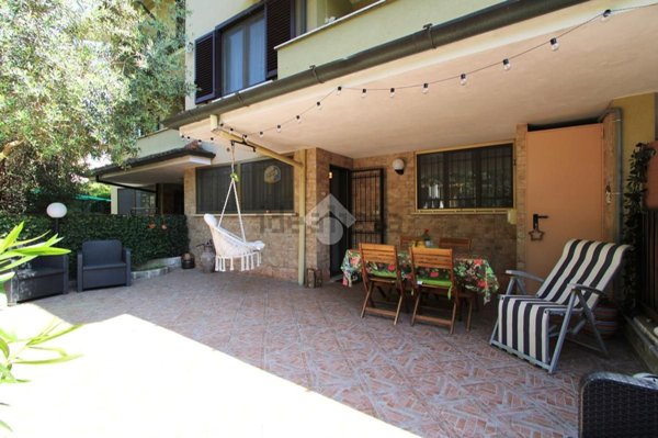 casa indipendente in vendita a Bareggio